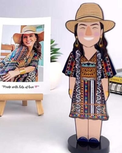 Personalized caricature stand – main product shot | GG Gift Jaipur